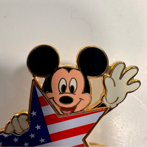 Vintage Disney pin. 100 Years of Dreams United States Flag with Mickey Mouse - Picture 4 of 11